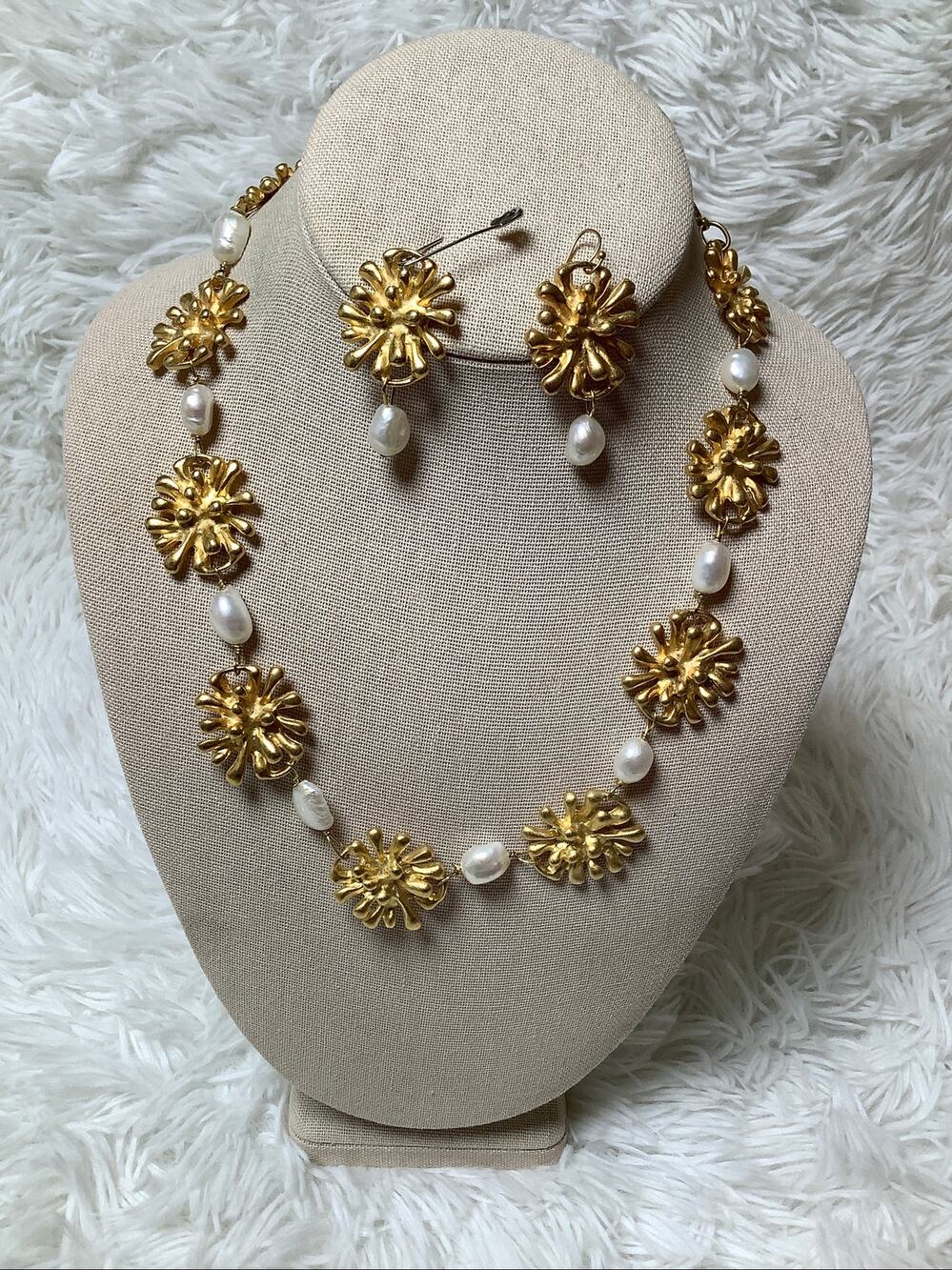 Susan Shaw Gold-Tone Floral & Pearl Cluster Beaded Necklace & Earring Set C32-17